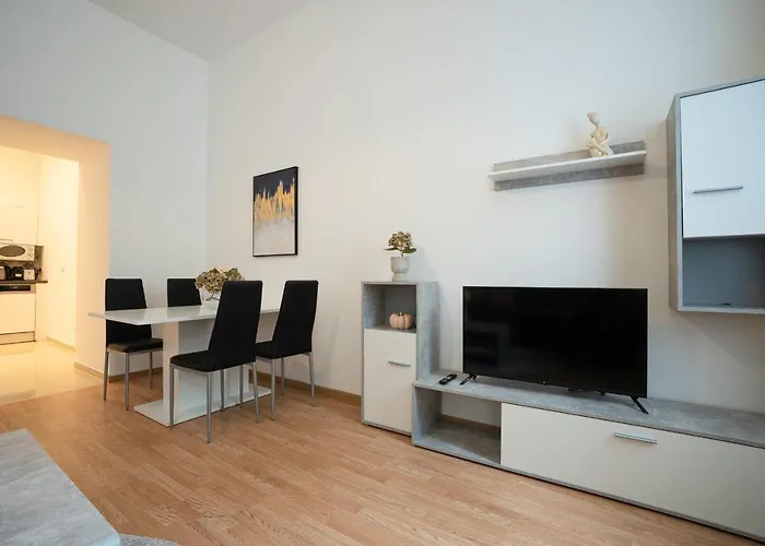 In The Area. 5 Minute's Walk To The Danube. Apartamento Viena