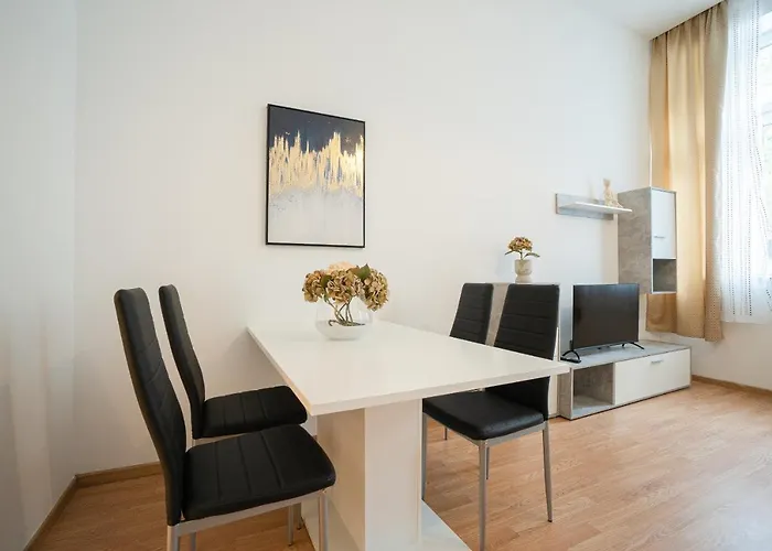 In The Area. 5 Minute's Walk To The Danube. Apartamento *