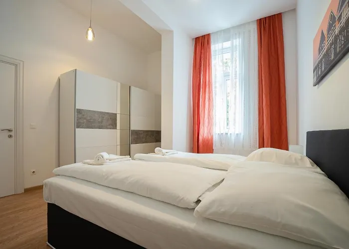 Apartamento In The Area. 5 Minute's Walk To The Danube. *