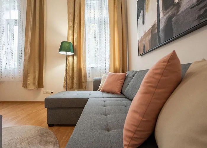 In The Area. 5 Minute's Walk To The Danube. Apartamento